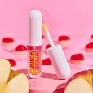 Juicy Bomb Party Lip Oil 04 Adorable Apple Олио за устни Очарователна ябълка с ултра блясък, 2,4ml
