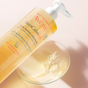 Avene XeraCalm A.D Почистващо релипидиращо олио за много суха кожа, склонна към атопична екзема и сърбеж, 750ml