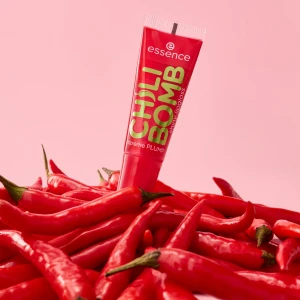Chili Bomb Shiny Lipgloss 01 Strawberry Salsa Гланц за устни с червен нюанс с блестящ  аромат,10ml