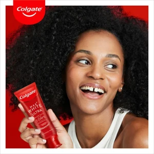 Colgate Max White Ultra Sensitive Care​​​​​​​ Избелваща паста за зъби, специално за защита на чувствителните зъби, 50ml