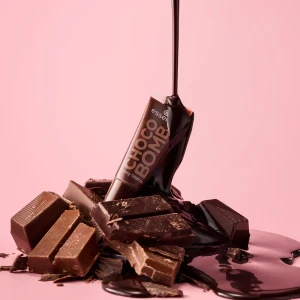 Essence Choco Bomb Shiny Lipgloss 01 Chocoholic Блестящият гланц за устни с аромат на шоколад , 10ml
