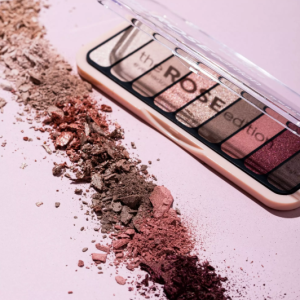 ESSENCE  Eyeshadow Palette The Rose edition Палитра сенки за очи с  9  цвята - 10 g