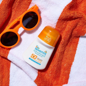 Garnier Ambre Solaire Kids Sensitive Roll-On SPF 50+  Слънцезащитният цветен рол-он за деца, устойчив на вода, 50ml