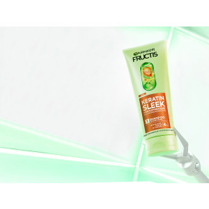 Garnier Fructis Keratin Sleek Conditioner Балсам за коса с кератин за непокорна и суха коса, за мекота и блясък, 200ml