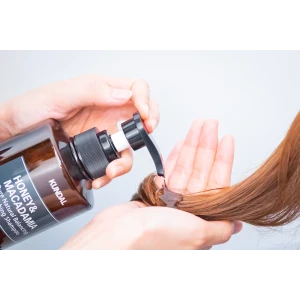KUNDAL Honey & Macadamia Shampoo Cherry Blossom Натурален шампоан за суха и увредена коса, 500ml