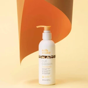 Milk_Shake Curl Passion Shaper Флуид за оформяне на меки и гъвкави къдрици, 200ml