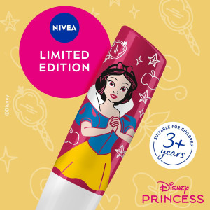NIVEA Lip Balm Хидратиращ Балсам за устни с аромат на сладка ябълка и деликатен червен оттенък, 4,8g