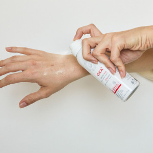 Topicrem CICA+ Brume SOS Регенериращ и успокояващ спрей за лице и тяло , 100ml